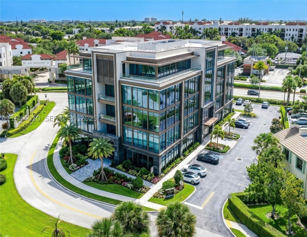Photo of Boynton Beach, FL 33435 (MLS # A11844010)