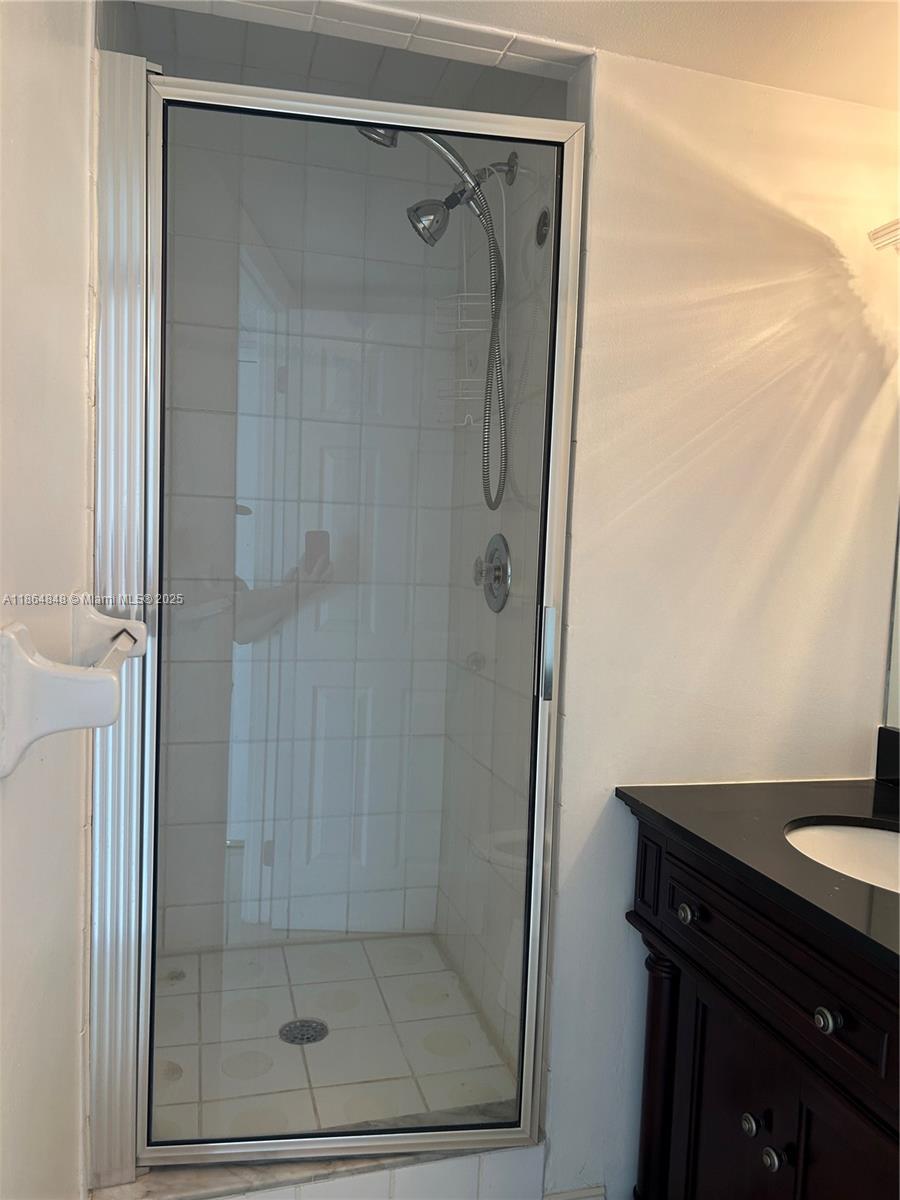 HALLMARK OF HOLLYWOOD CON - Residential Lease