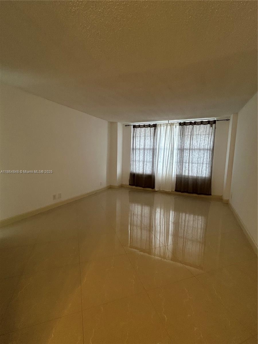 HALLMARK OF HOLLYWOOD CON - Residential Lease