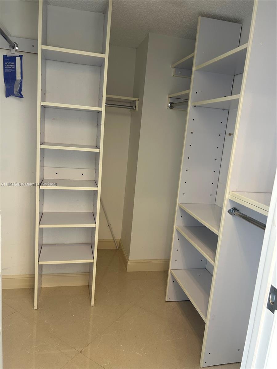 HALLMARK OF HOLLYWOOD CON - Residential Lease