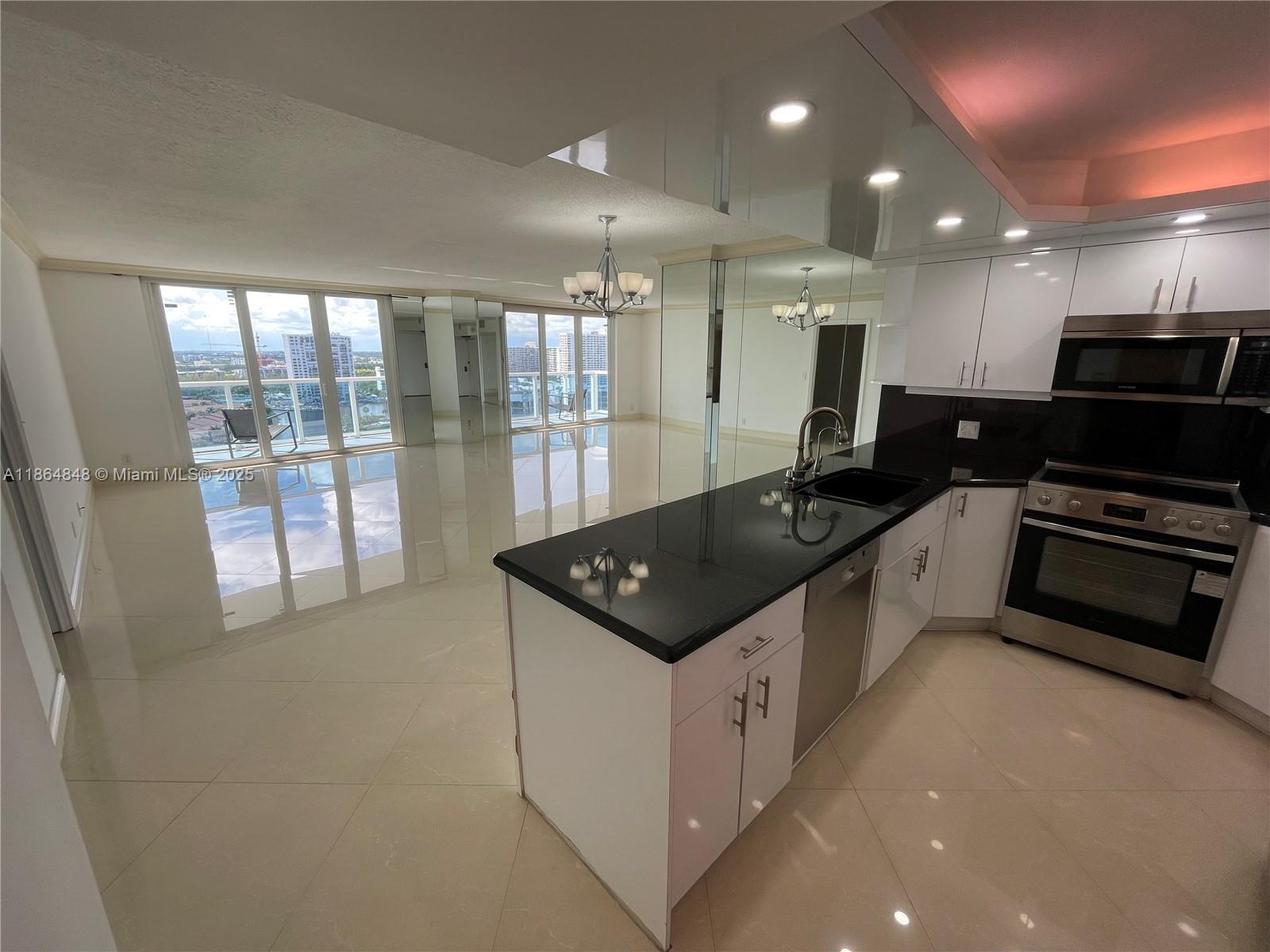 HALLMARK OF HOLLYWOOD CON - Residential Lease