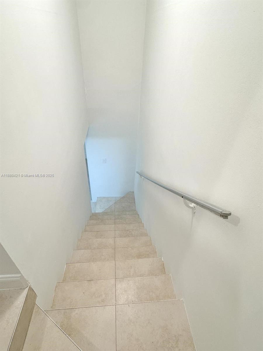 TOWNHOUSES BY AL BESADE J - Residential Lease