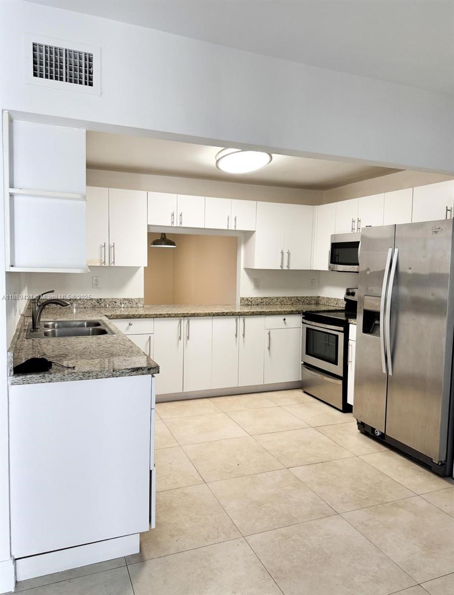 TOWNHOUSES BY AL BESADE J - Residential Lease