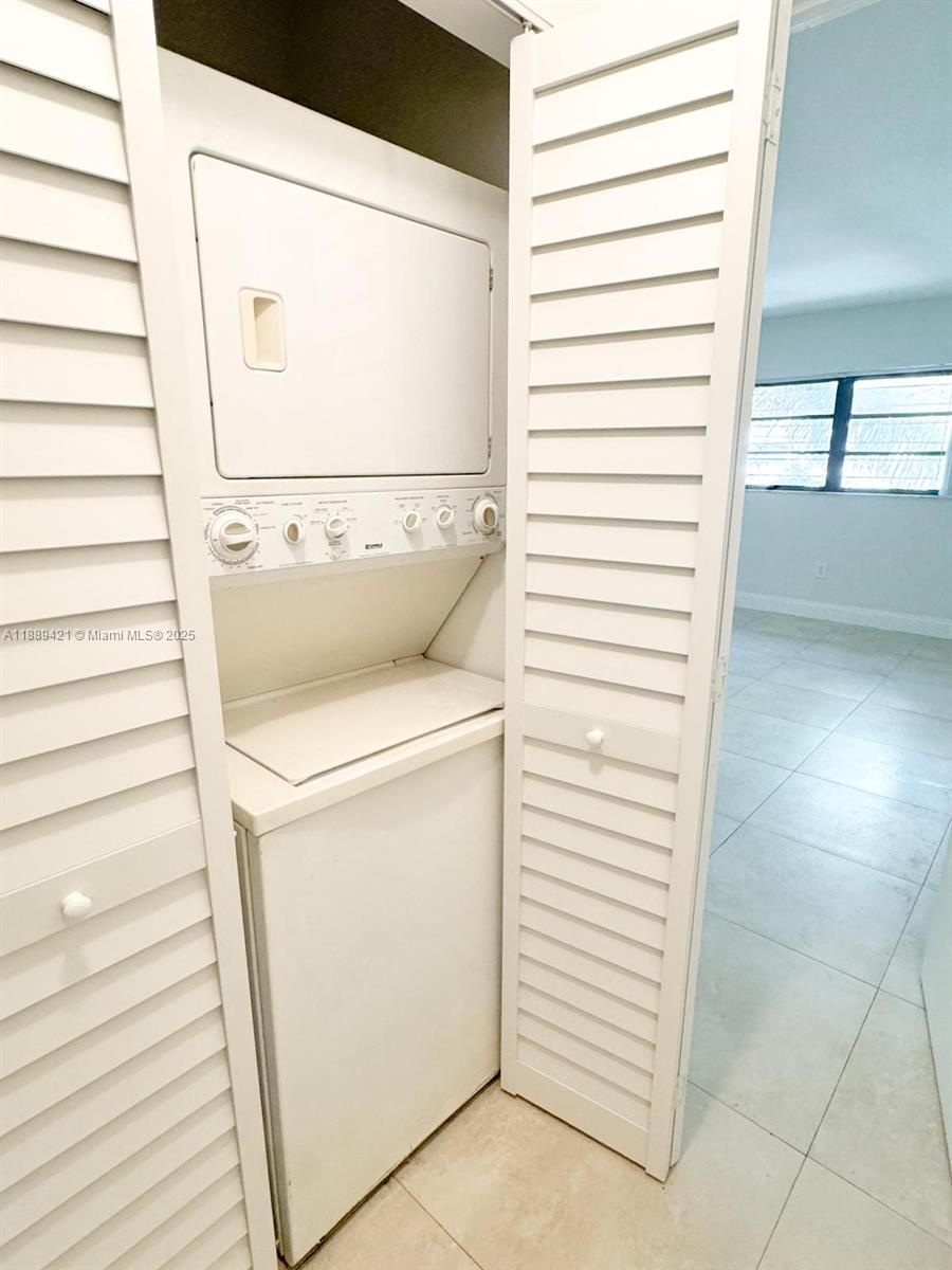 TOWNHOUSES BY AL BESADE J - Residential Lease