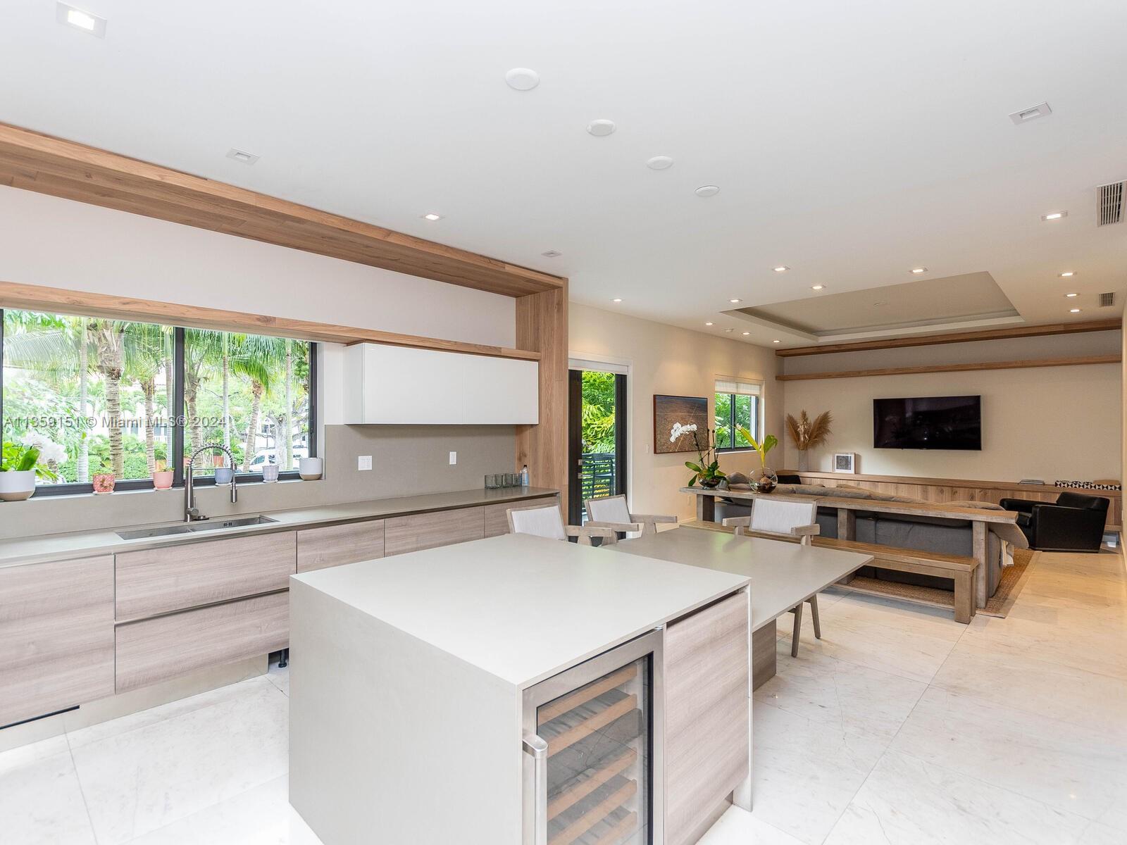 RESIDENCES AT VIZCAYA - Residential