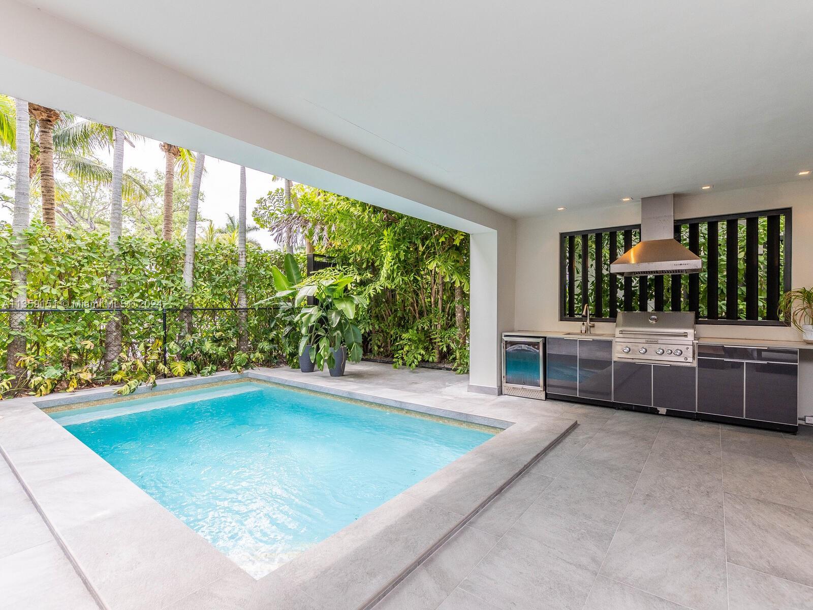 RESIDENCES AT VIZCAYA - Residential