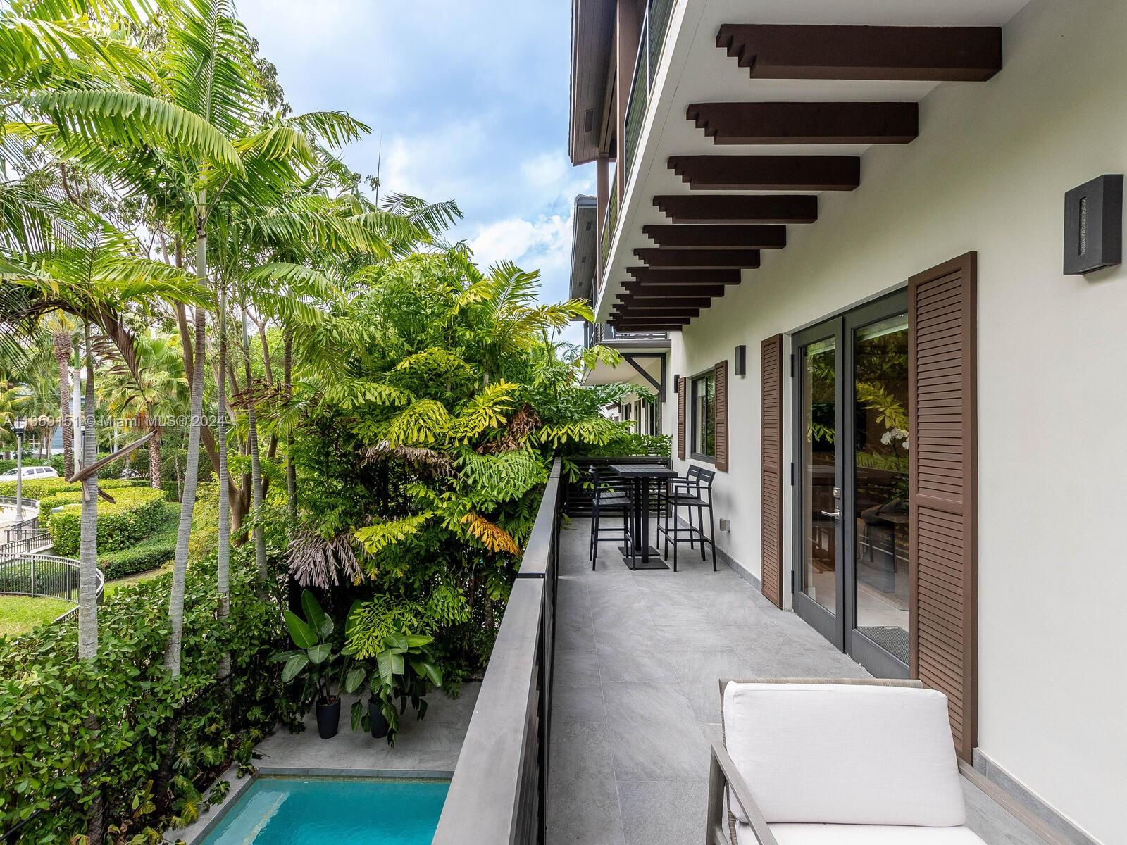 RESIDENCES AT VIZCAYA - Residential