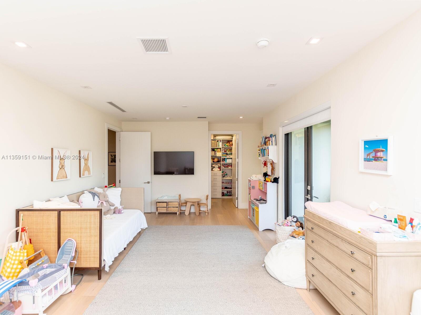 RESIDENCES AT VIZCAYA - Residential