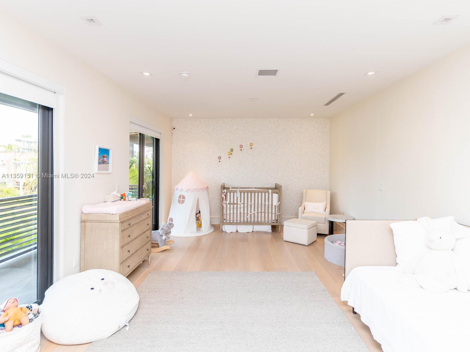 RESIDENCES AT VIZCAYA - Residential