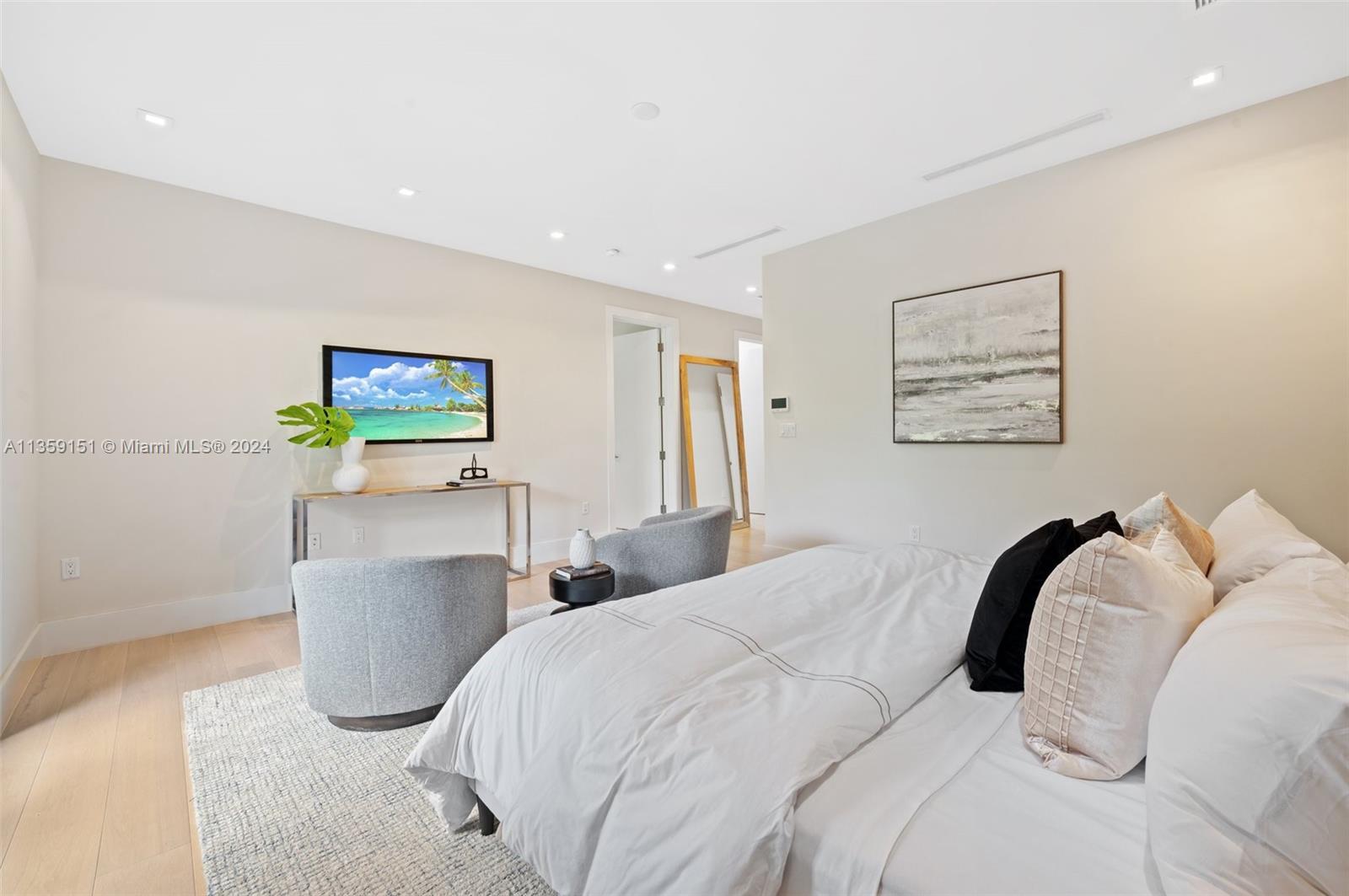 RESIDENCES AT VIZCAYA - Residential