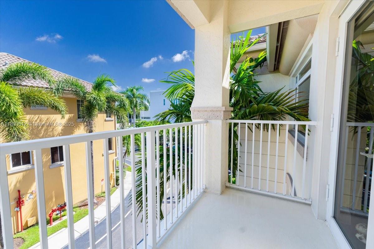MERCO AT AVENTURA - Residential Lease