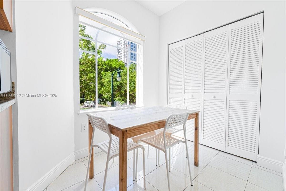 MERCO AT AVENTURA - Residential Lease