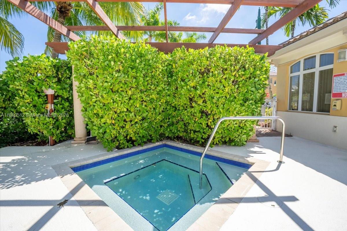 MERCO AT AVENTURA - Residential Lease