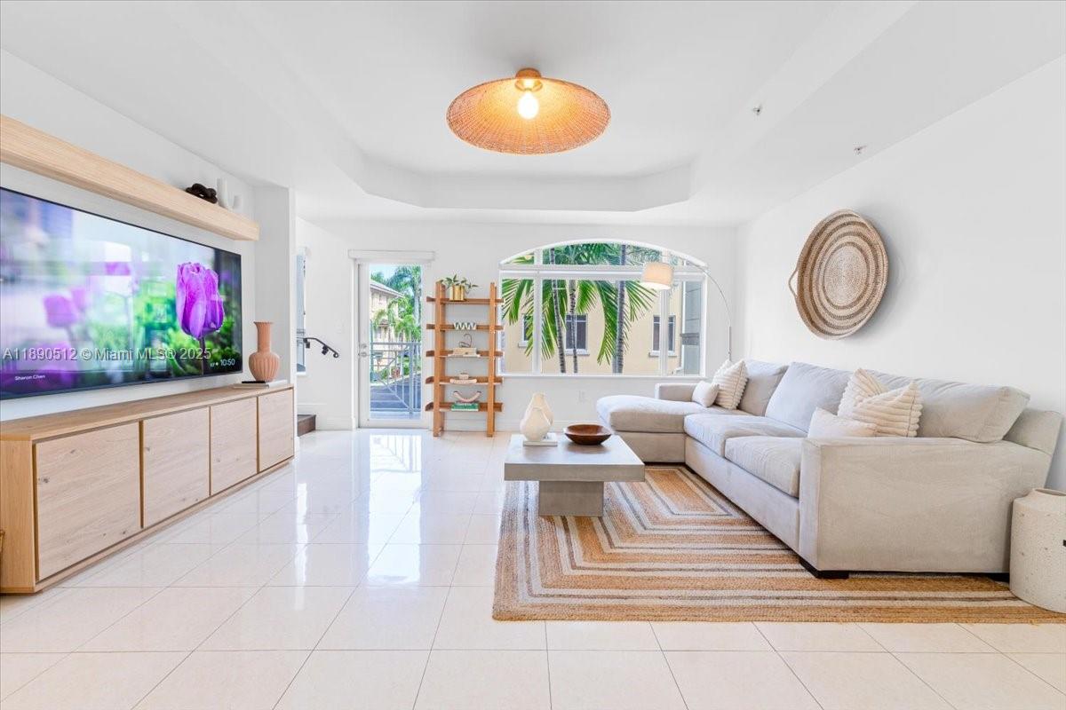 MERCO AT AVENTURA - Residential Lease