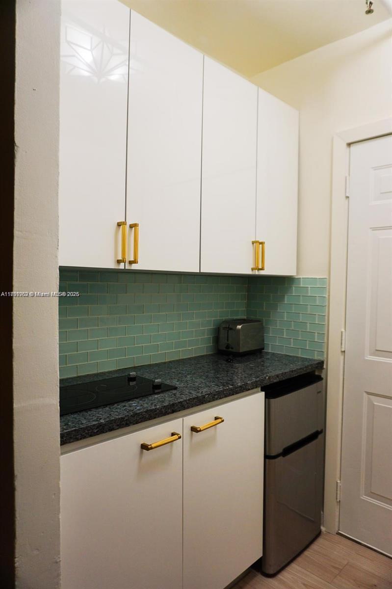 View photos, virtual tours, details... 3030 Collins Ave 1E