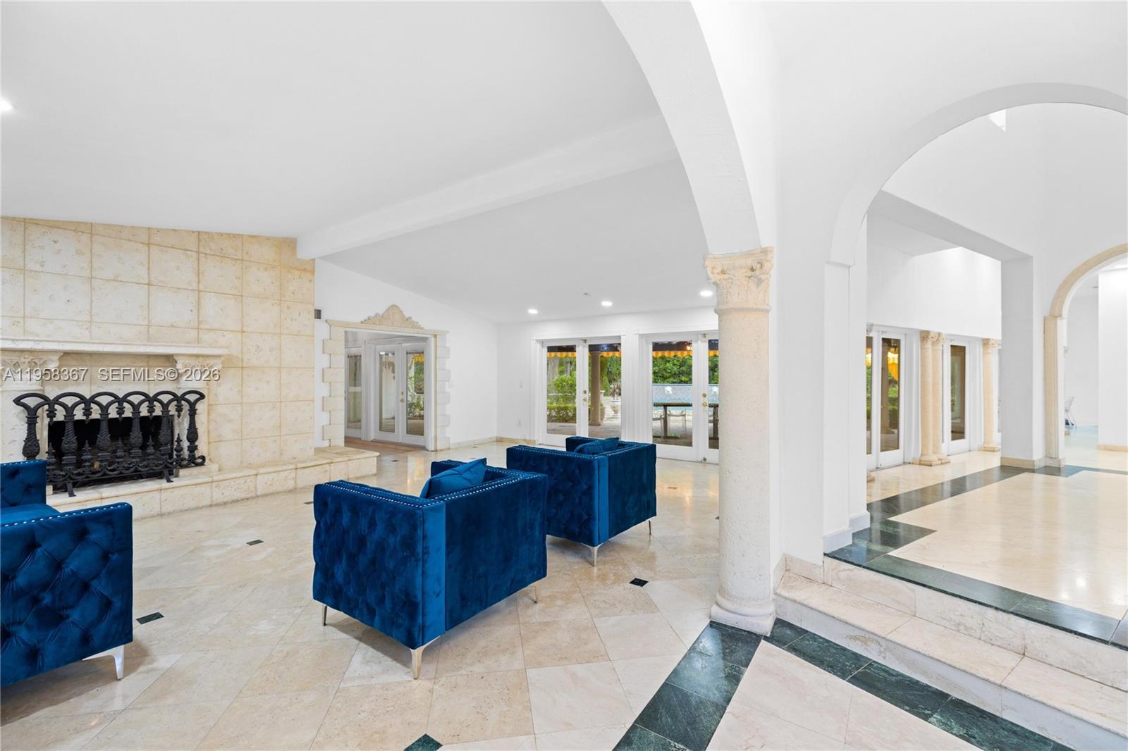 TOWN & RANCH ESTS - Residential Lease