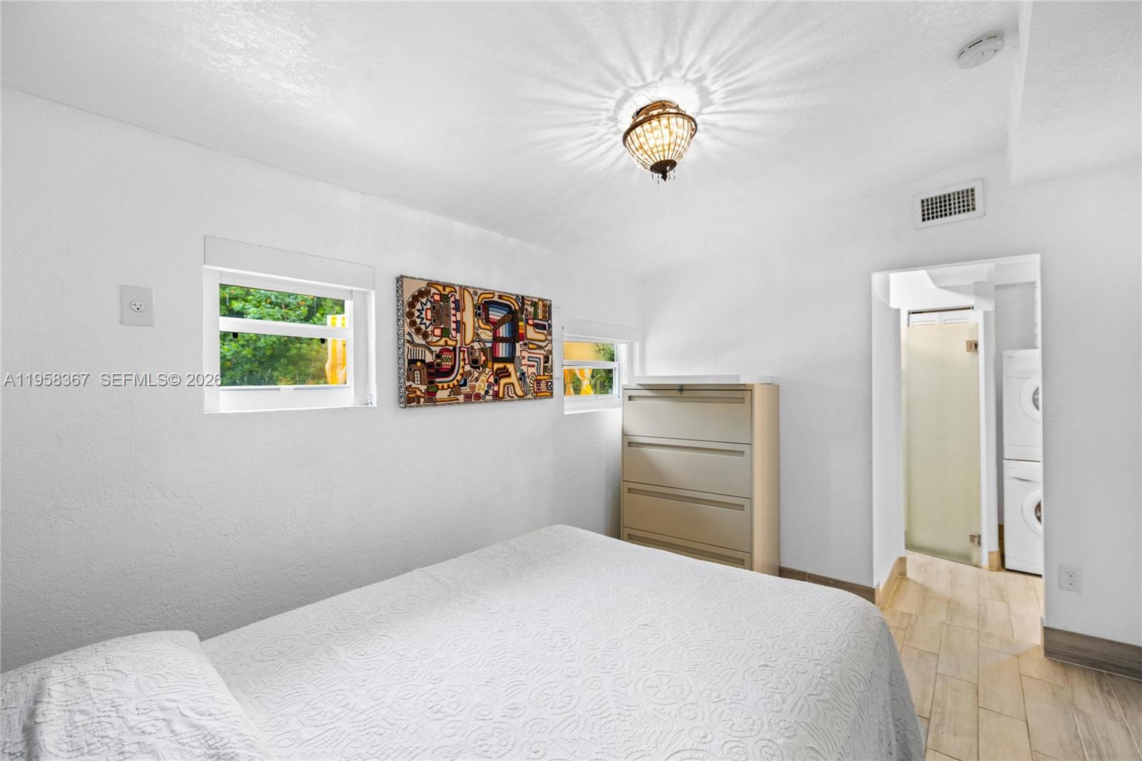 TOWN & RANCH ESTS - Residential Lease