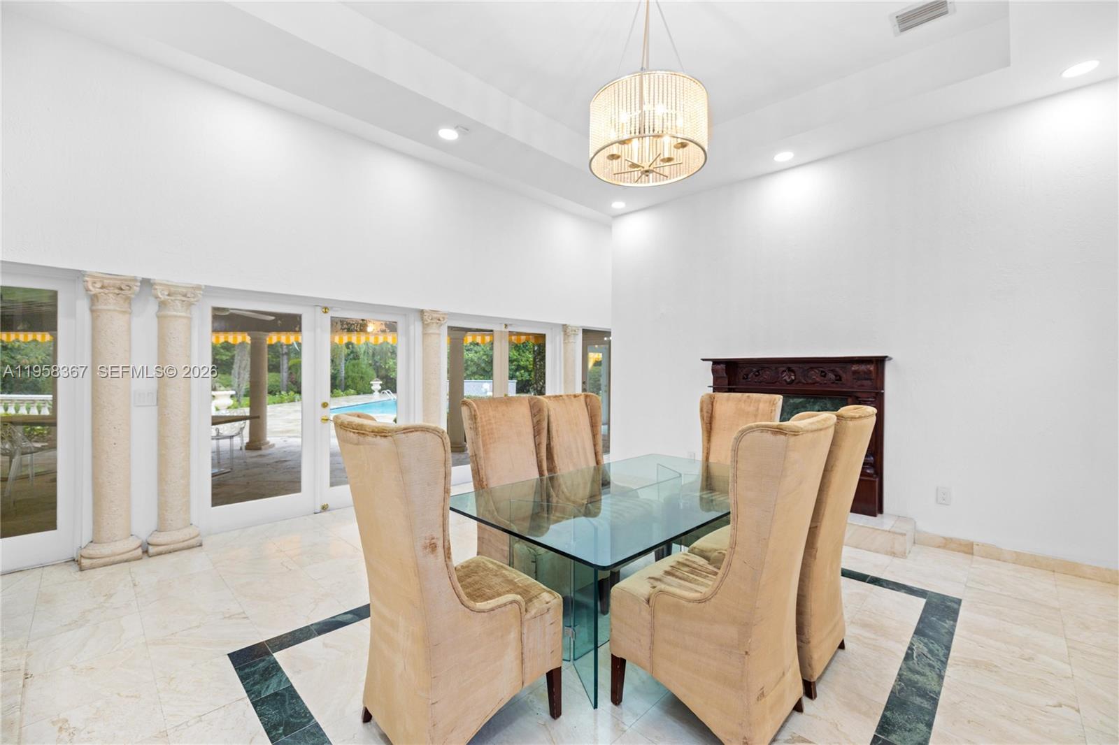 TOWN & RANCH ESTS - Residential Lease