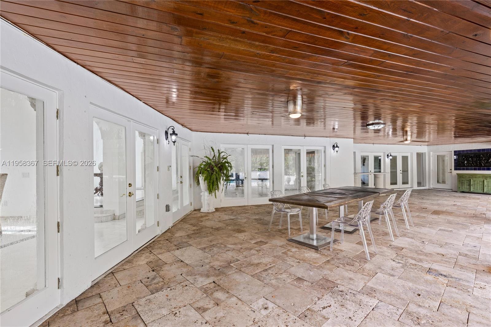 TOWN & RANCH ESTS - Residential Lease