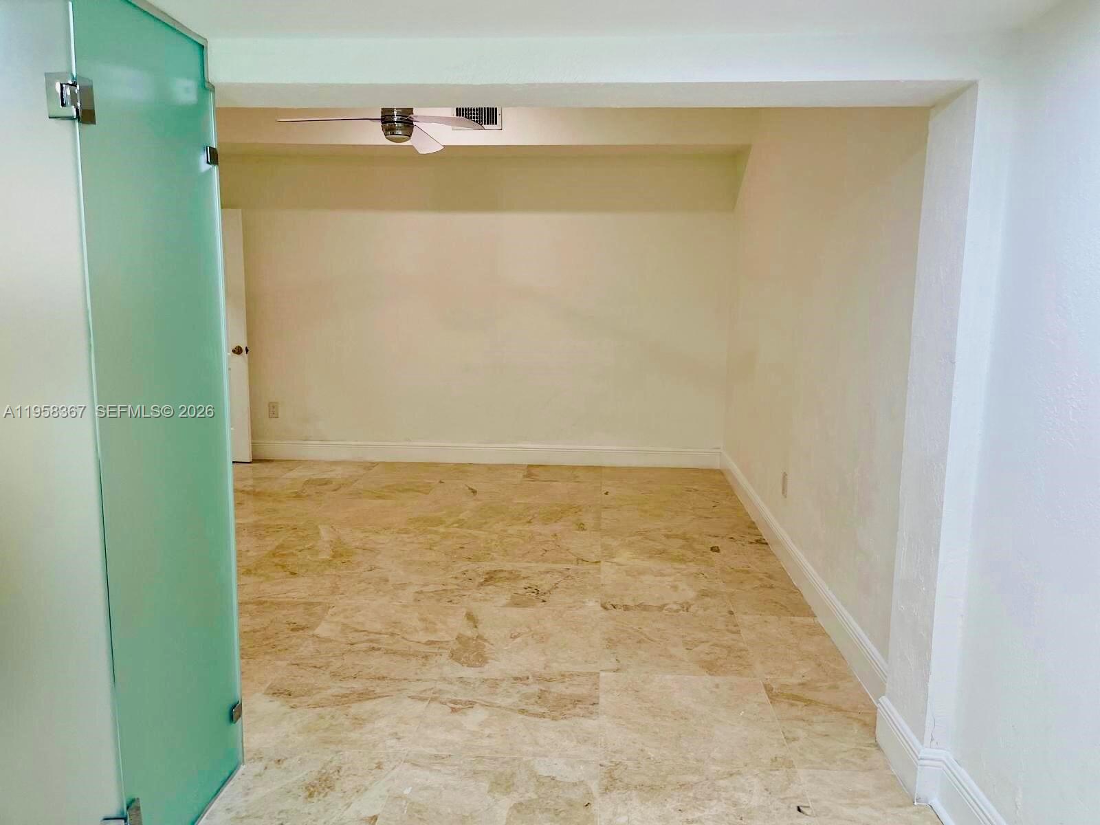 TOWN & RANCH ESTS - Residential Lease