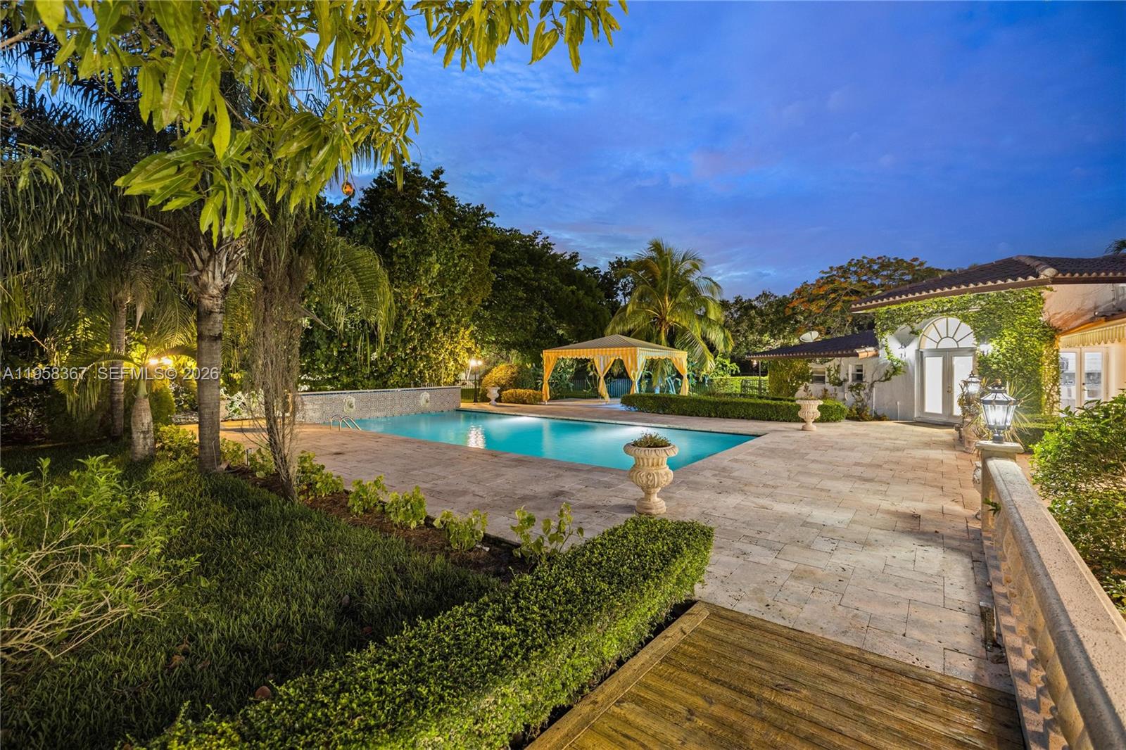 TOWN & RANCH ESTS - Residential Lease