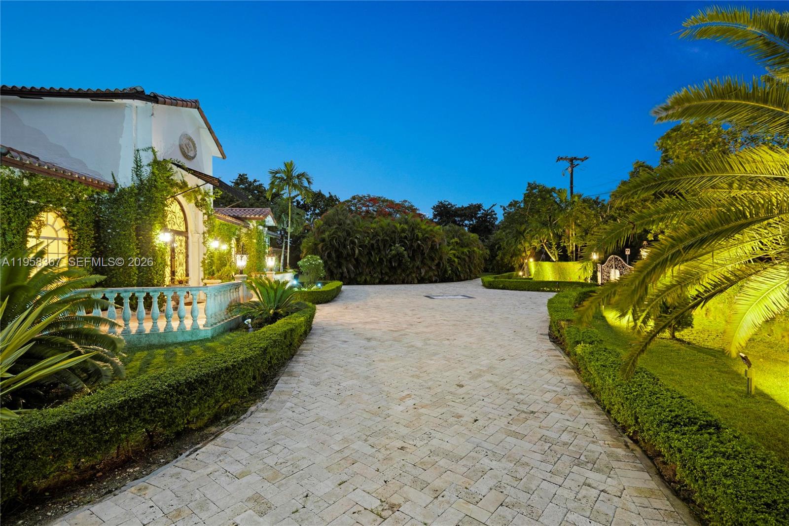 TOWN & RANCH ESTS - Residential Lease