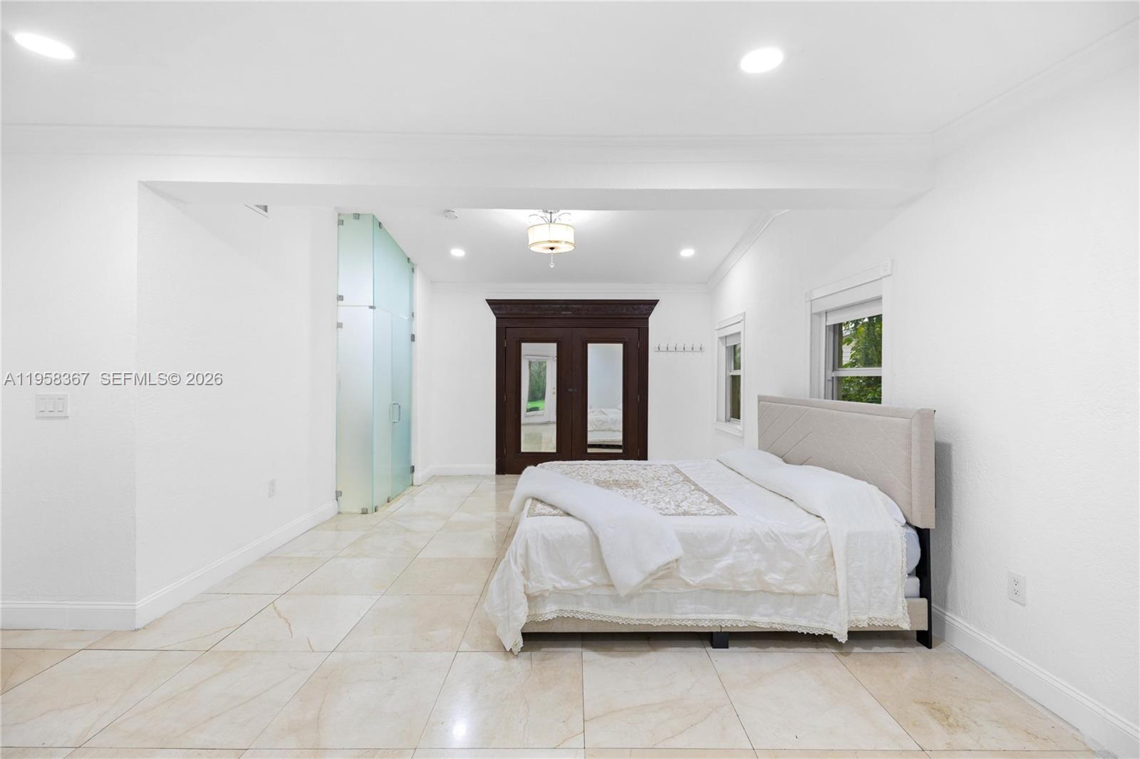 TOWN & RANCH ESTS - Residential Lease