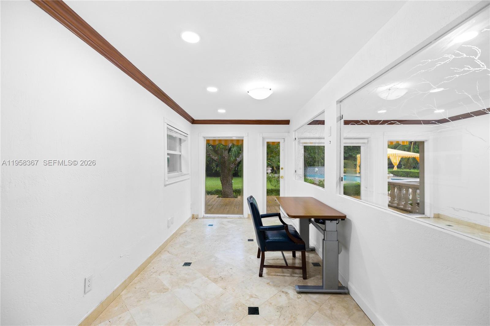 TOWN & RANCH ESTS - Residential Lease