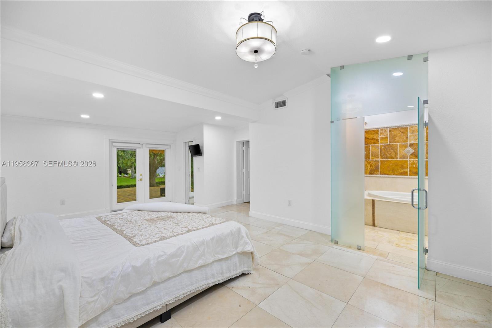 TOWN & RANCH ESTS - Residential Lease