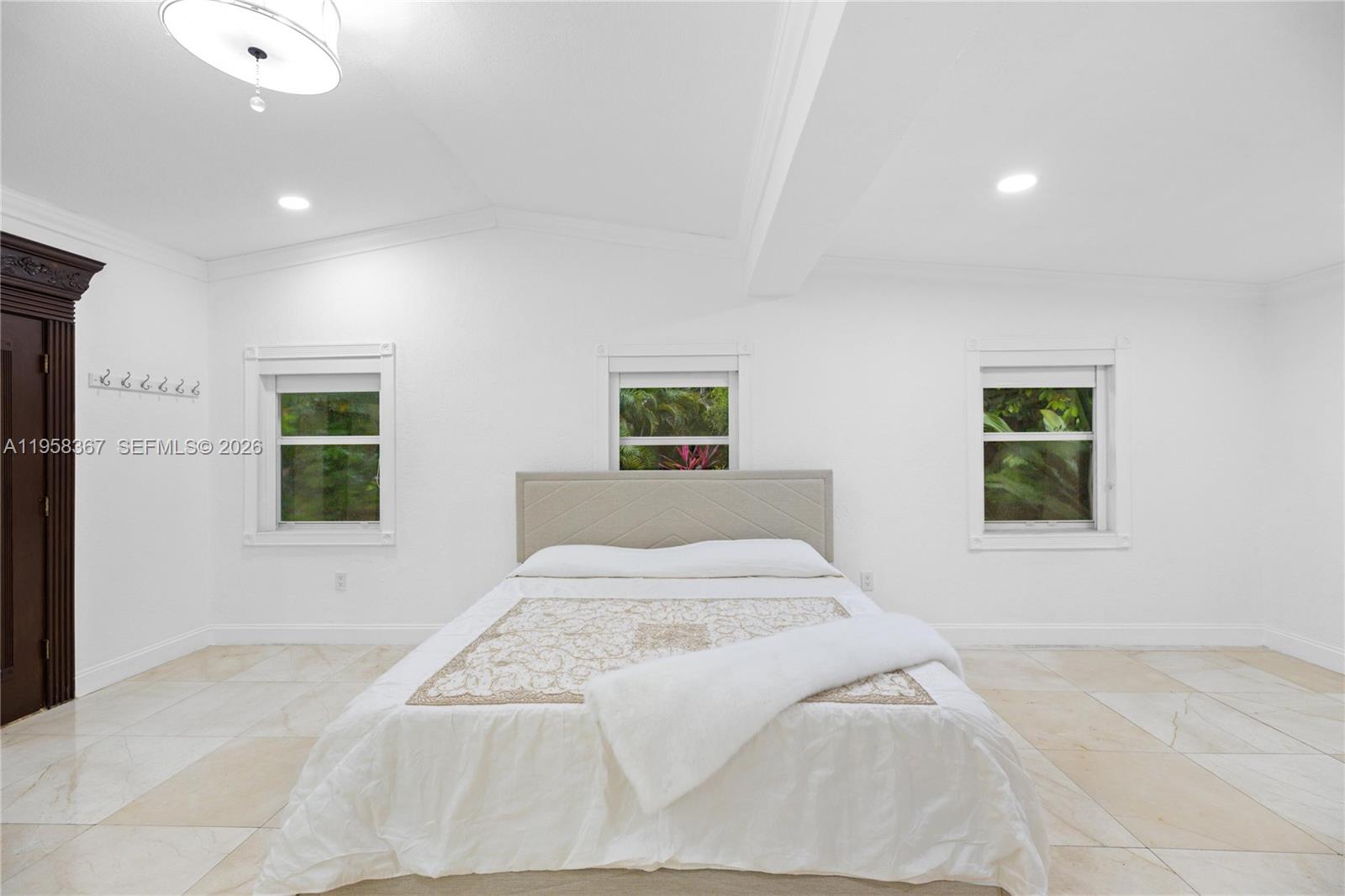 TOWN & RANCH ESTS - Residential Lease