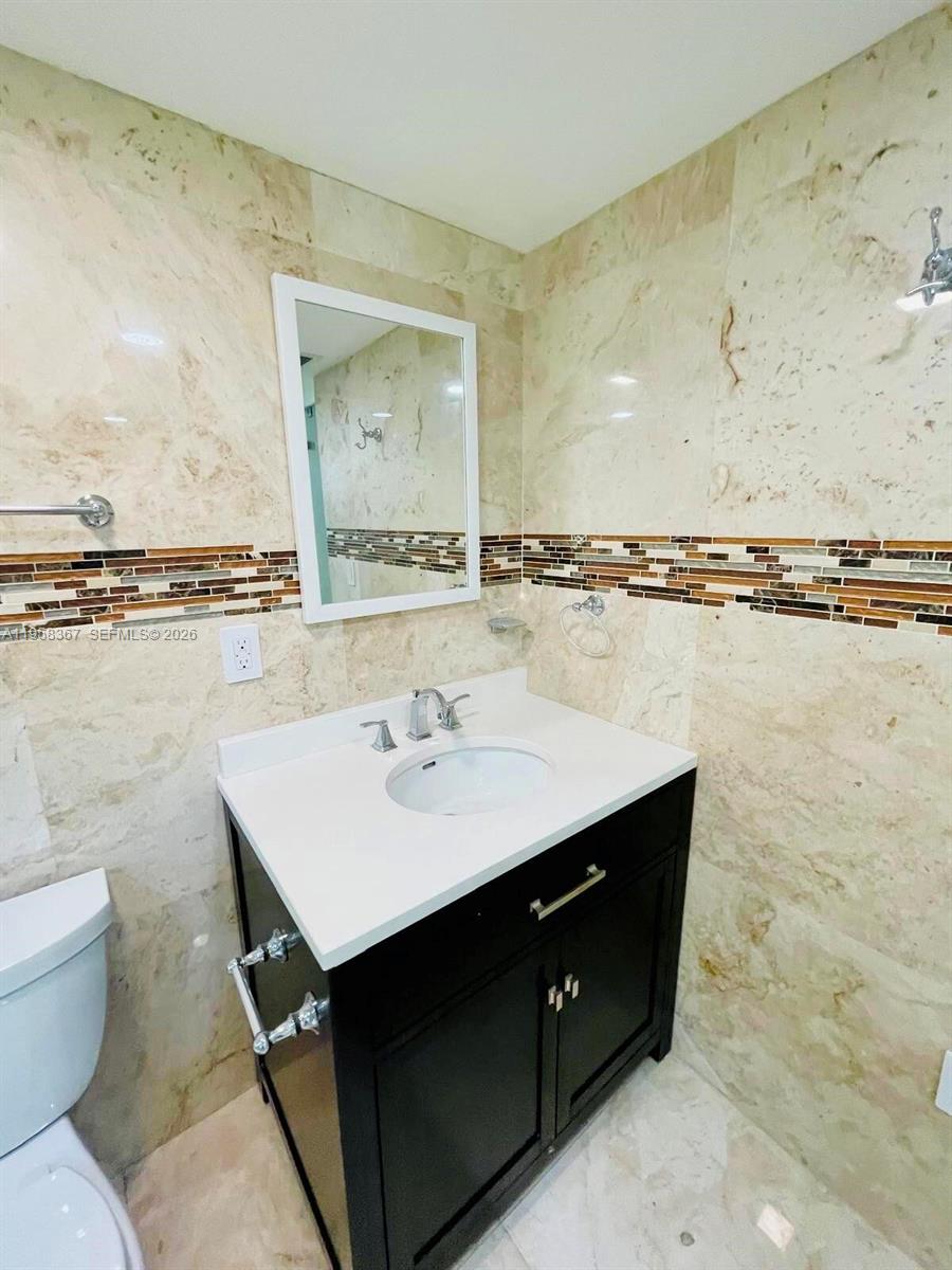 TOWN & RANCH ESTS - Residential Lease