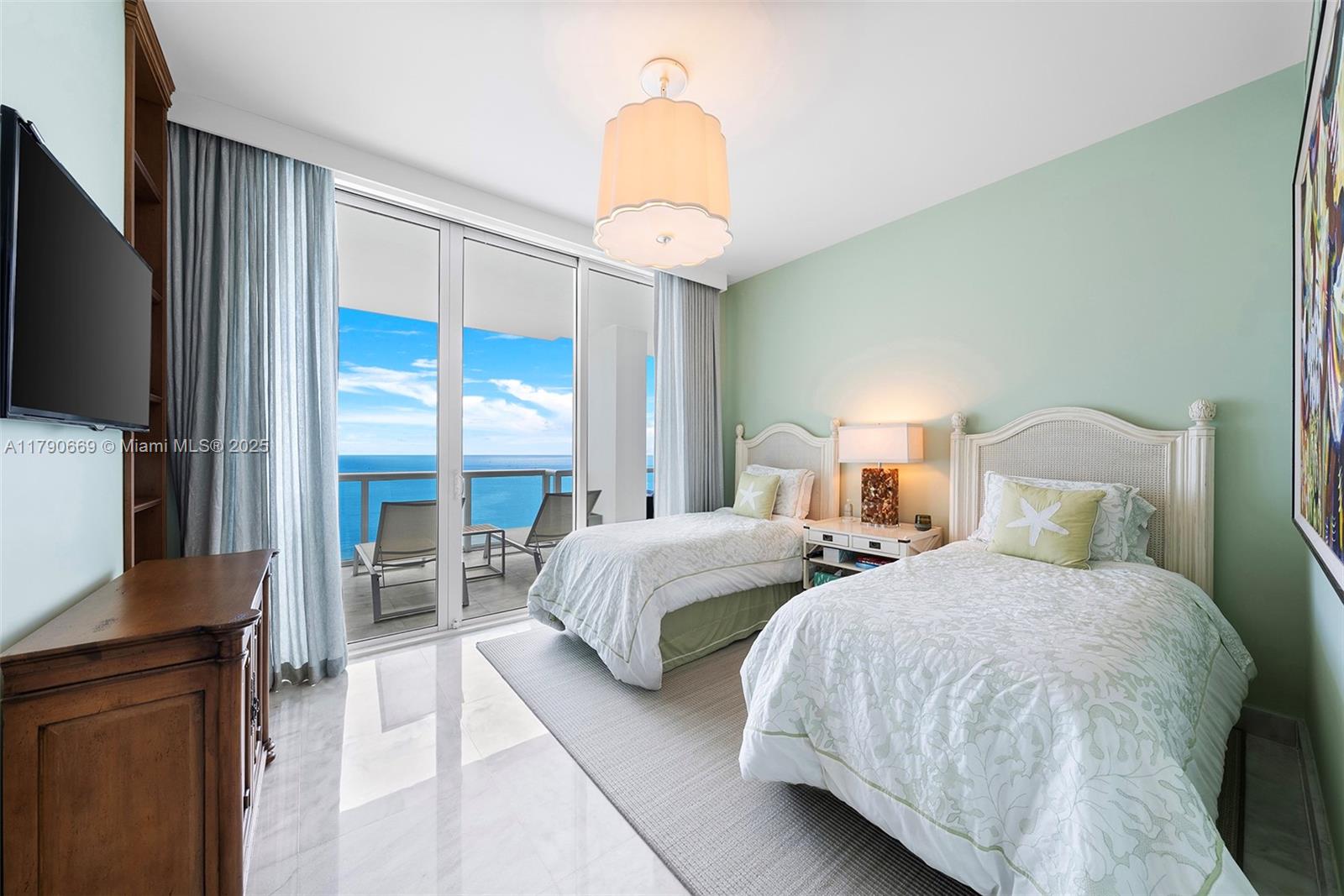 CONTINUUM ON SOUTH BEACH - Residential