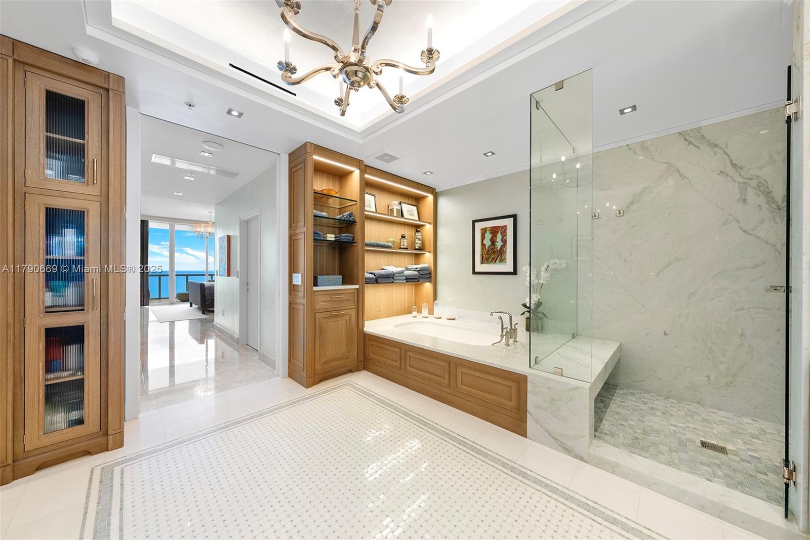 CONTINUUM ON SOUTH BEACH - Residential