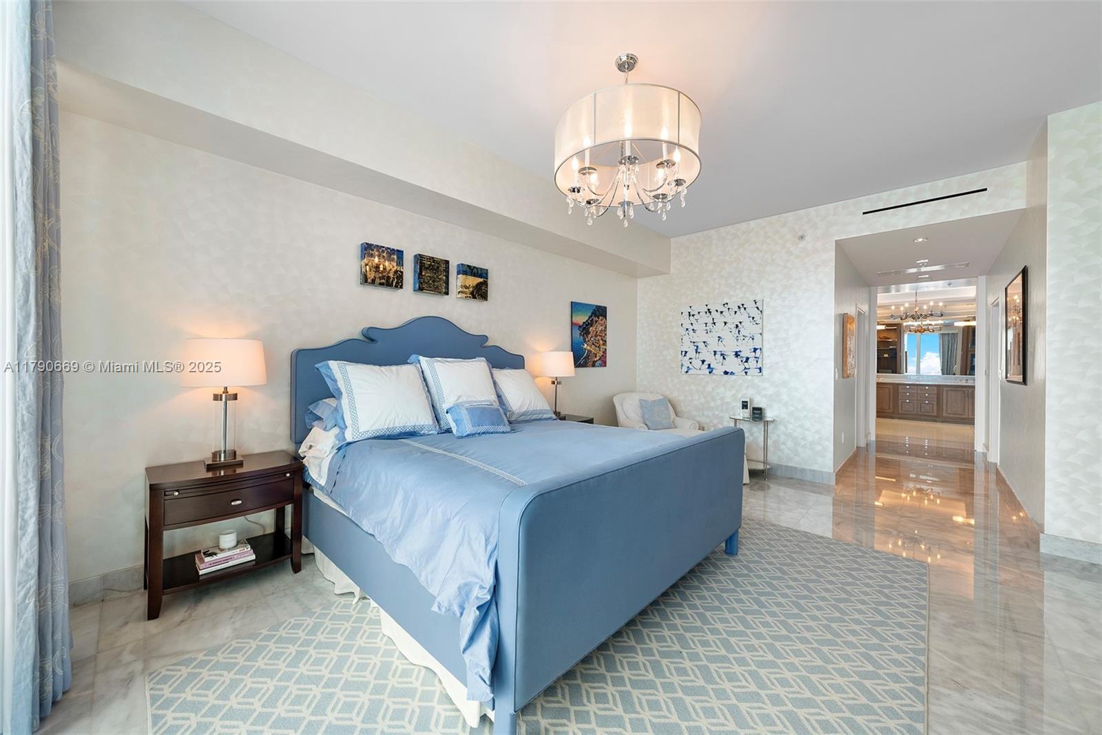 CONTINUUM ON SOUTH BEACH - Residential