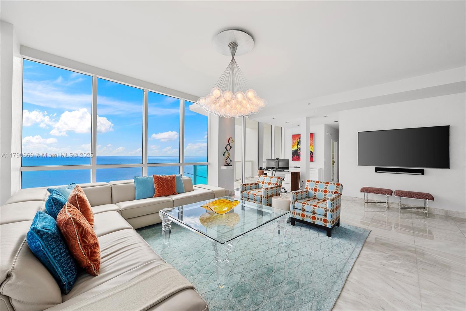 CONTINUUM ON SOUTH BEACH - Residential