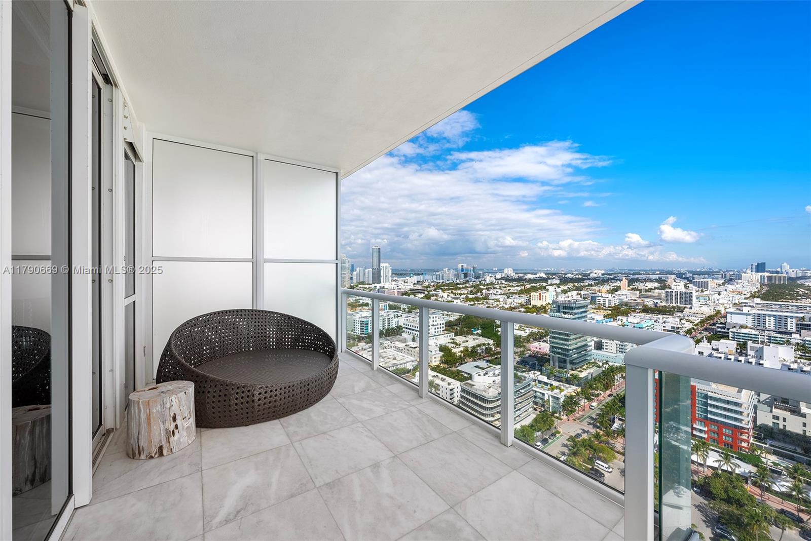 CONTINUUM ON SOUTH BEACH - Residential