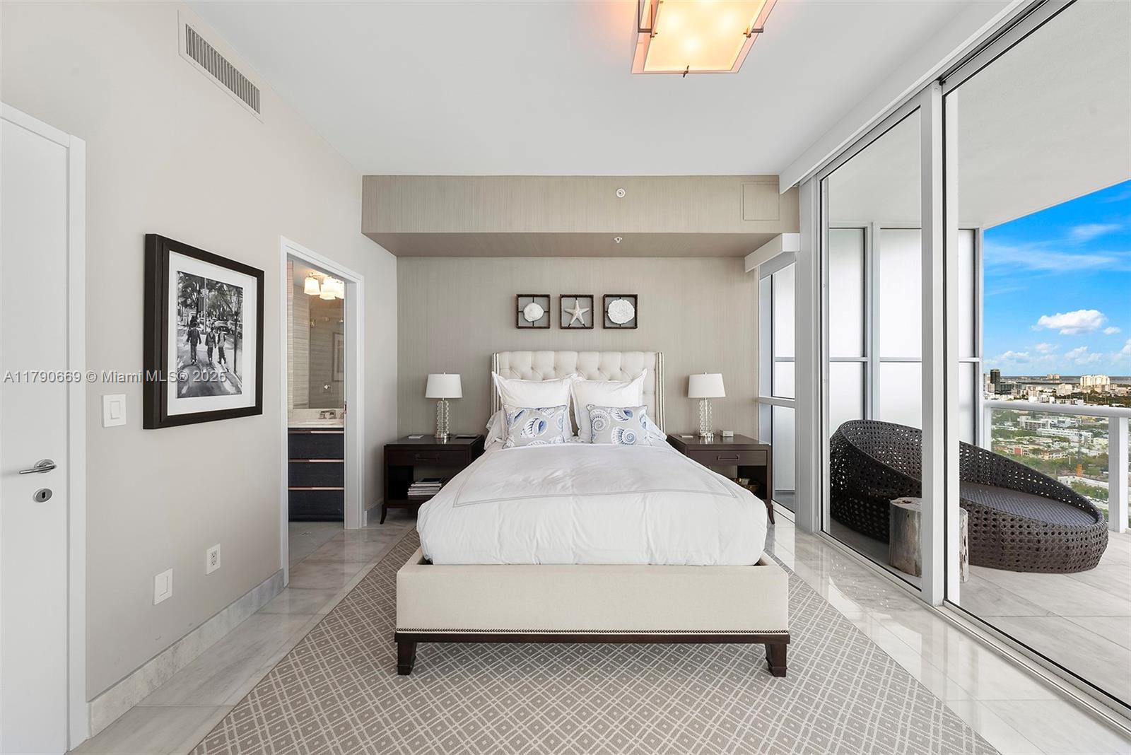 CONTINUUM ON SOUTH BEACH - Residential