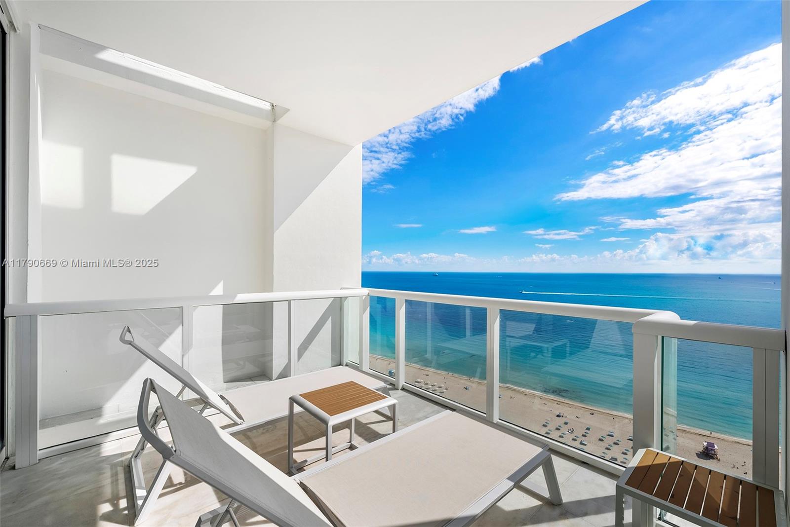 CONTINUUM ON SOUTH BEACH - Residential