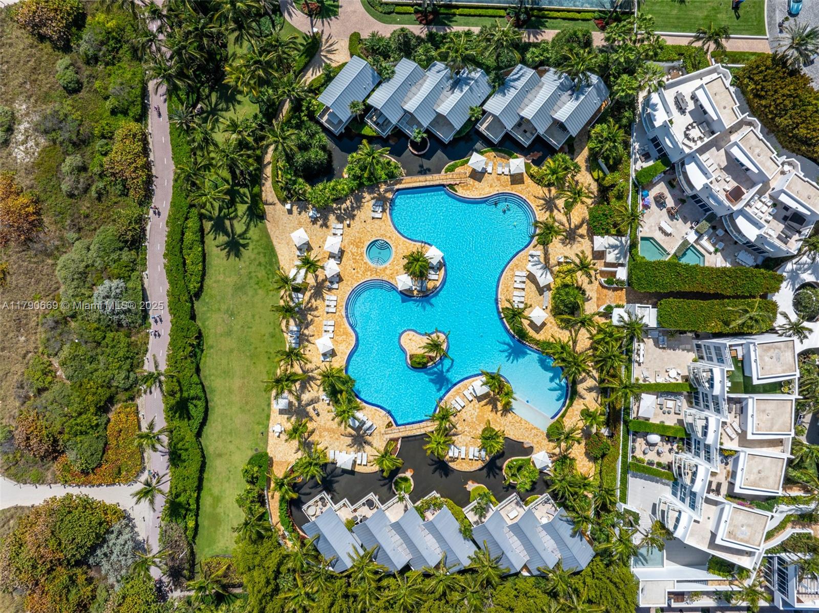 CONTINUUM ON SOUTH BEACH - Residential