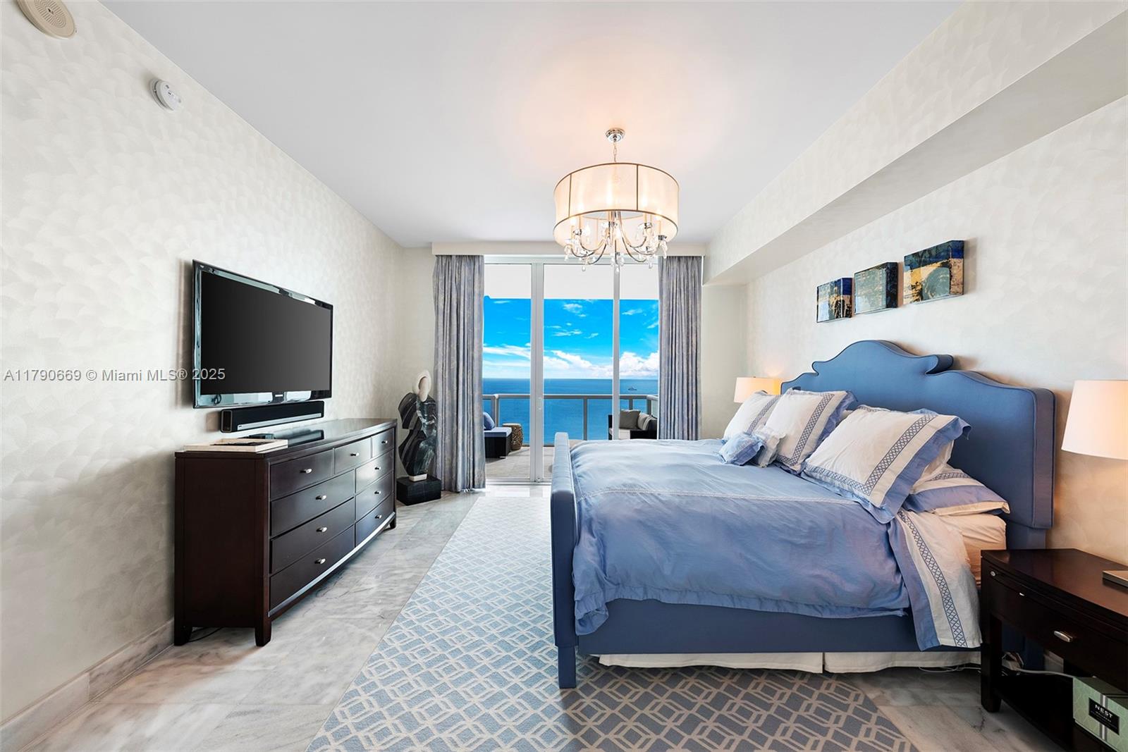 CONTINUUM ON SOUTH BEACH - Residential