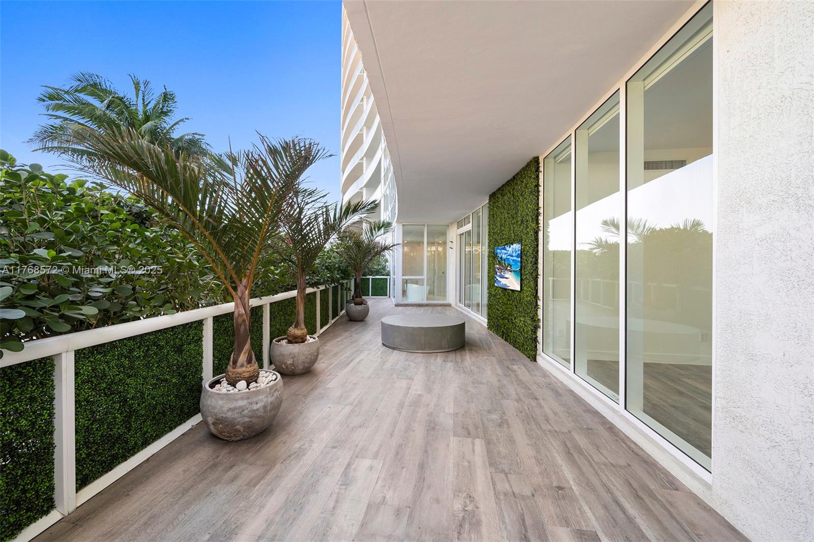 ICON CONDO - Residential