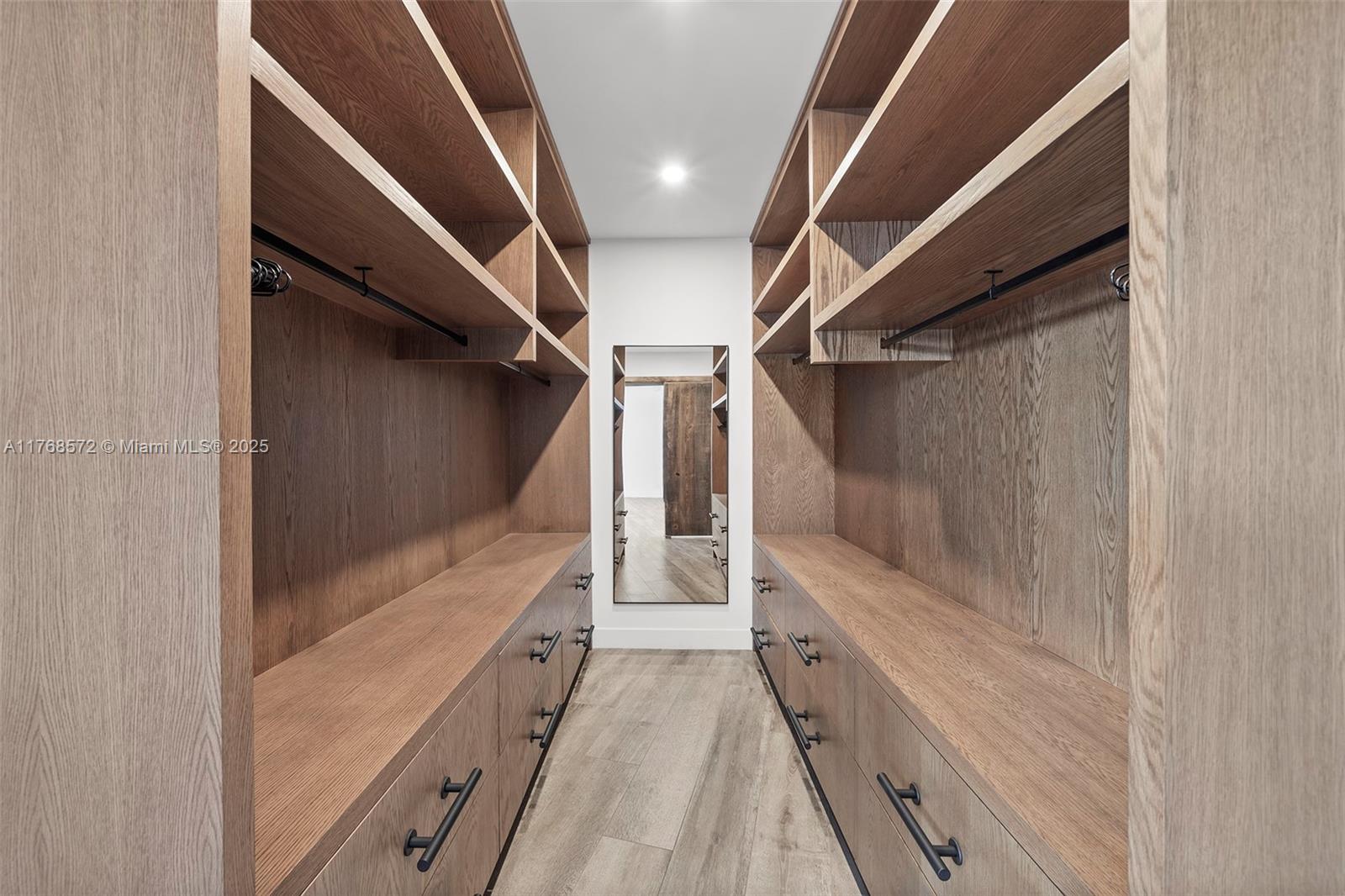 ICON CONDO - Residential