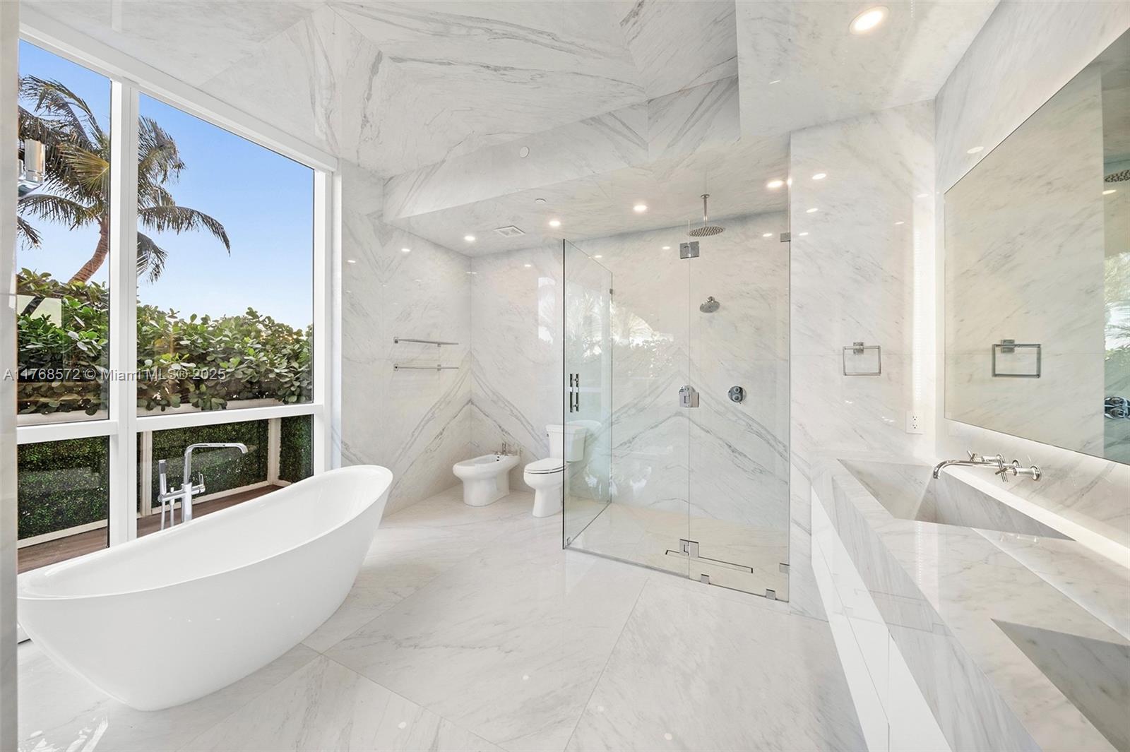 ICON CONDO - Residential