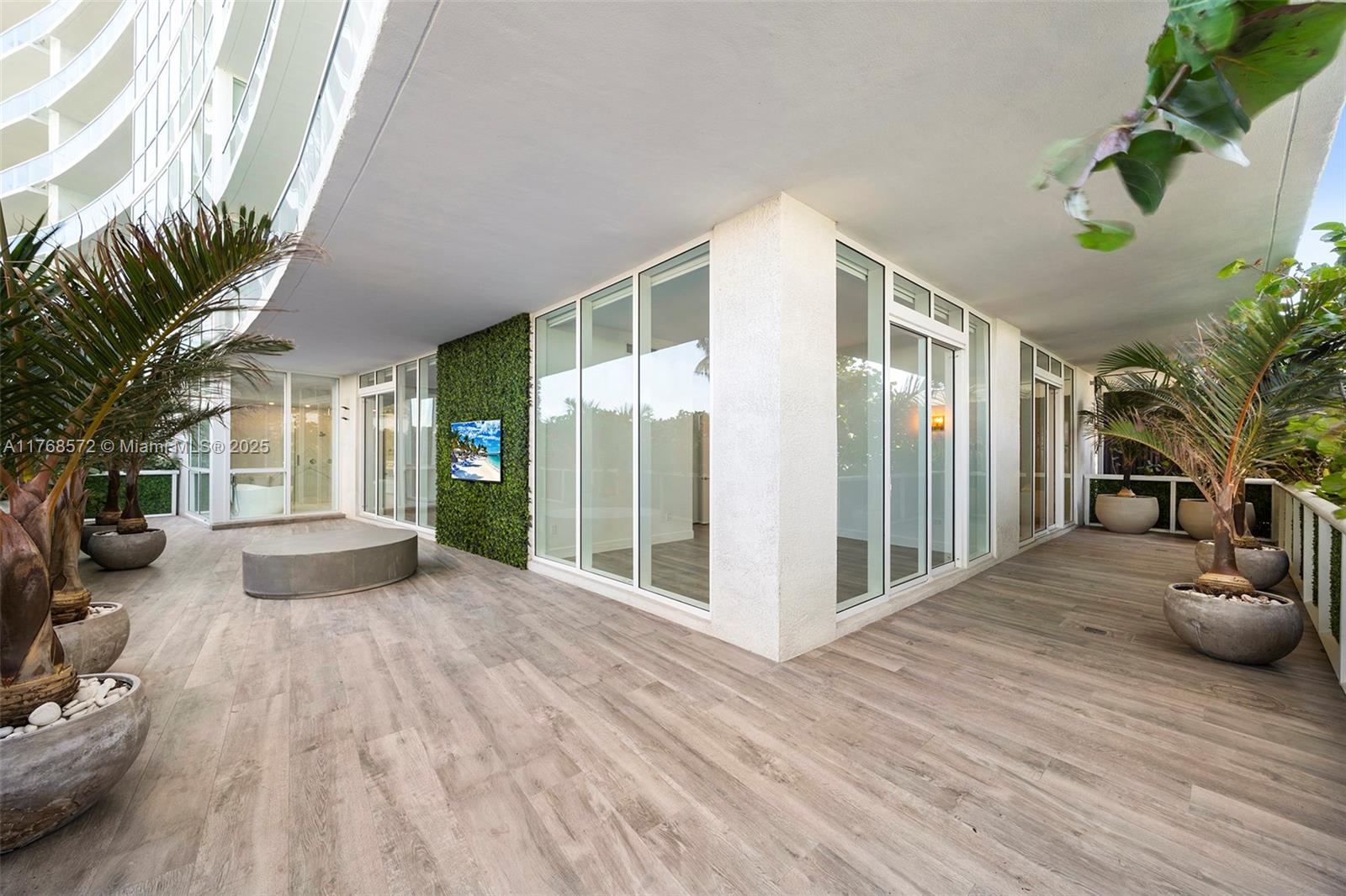 ICON CONDO - Residential