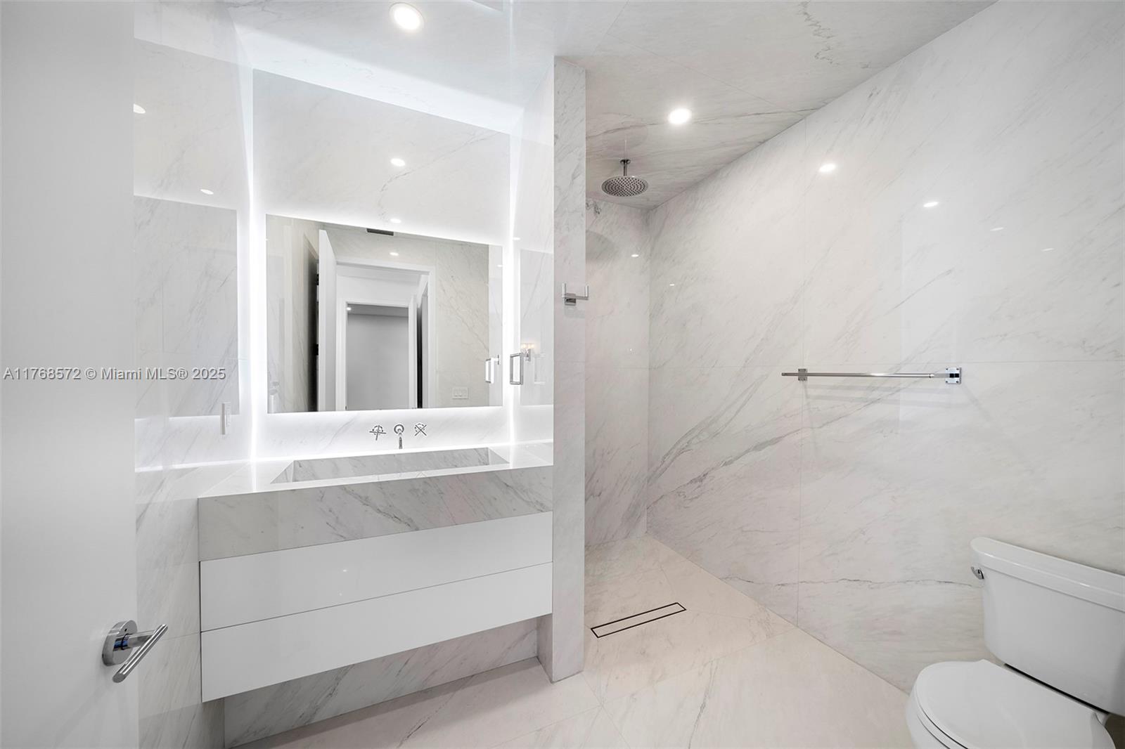 ICON CONDO - Residential