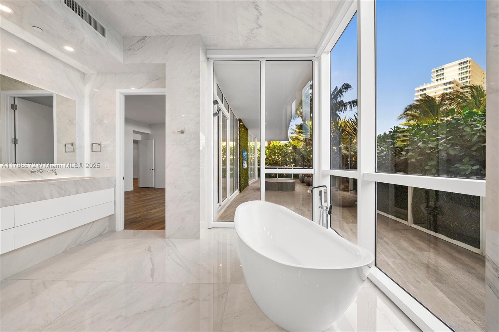 ICON CONDO - Residential