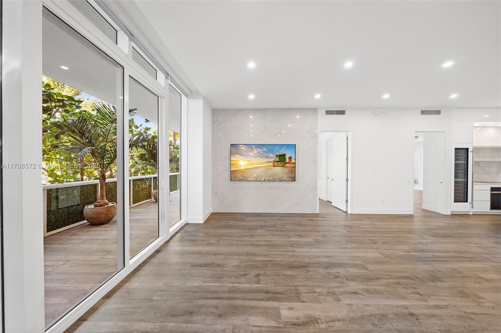 ICON CONDO - Residential