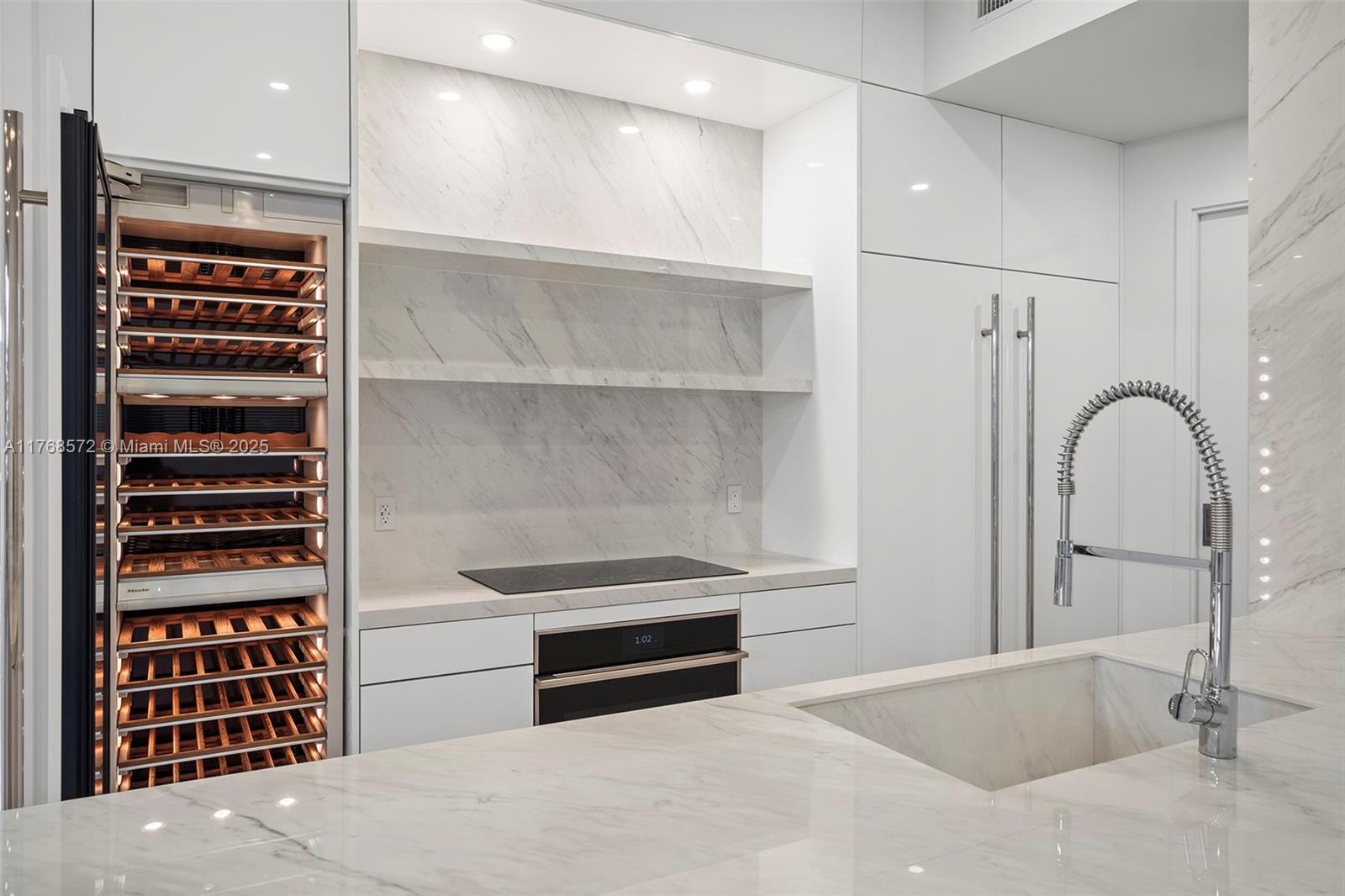 ICON CONDO - Residential