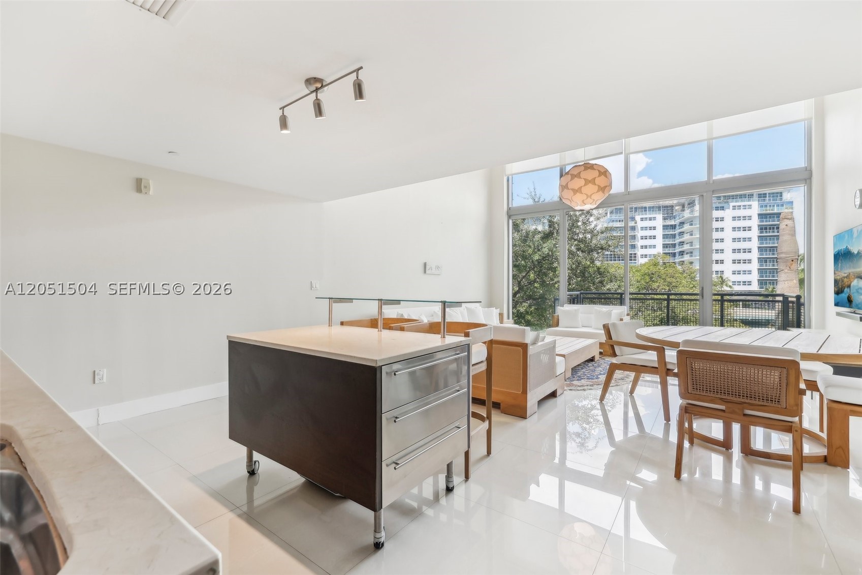 6000 Collins Ave 306