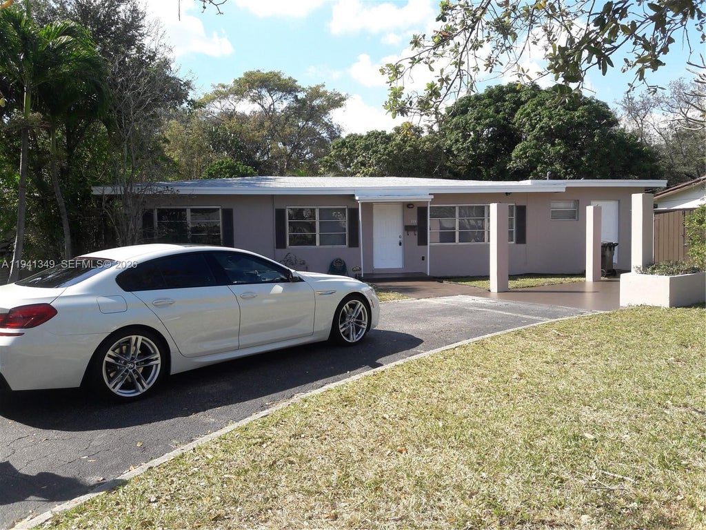 Photo of 335 SW 18th Ave #Main, Fort Lauderdale, FL 33312 (MLS # A11941349)